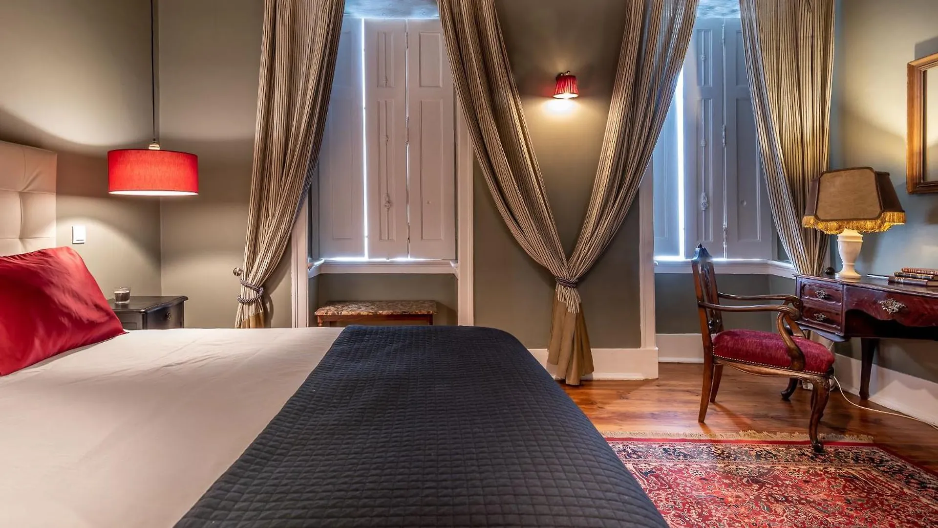 Eine Mischung Aus Altem Wort Und Modernem Charme In Lissabon Apartment