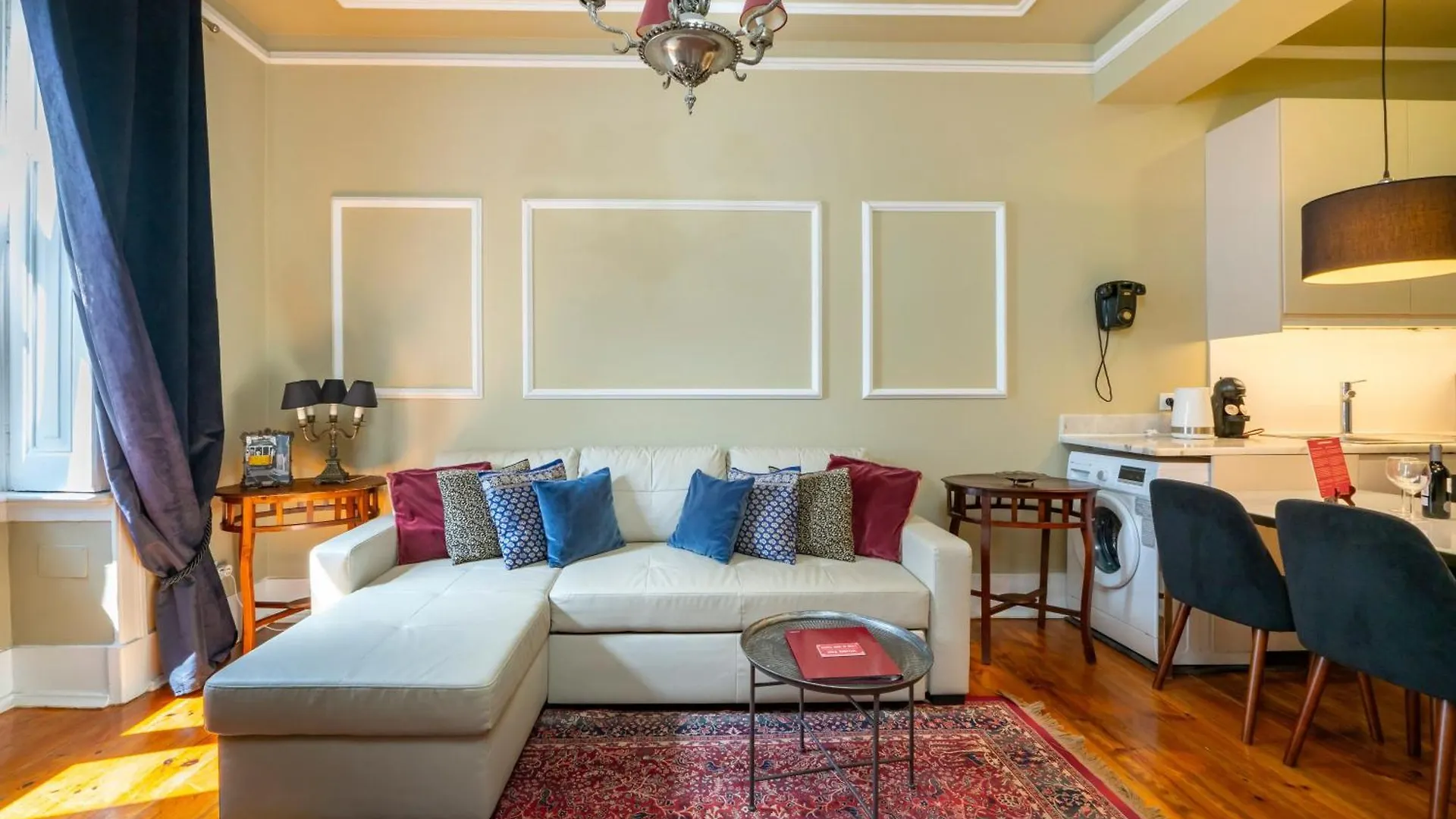 Eine Mischung Aus Altem Wort Und Modernem Charme In Lissabon Apartment 0*, Lisbon